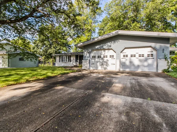 23 Cambridge Dr, Spring Valley, IL 61362