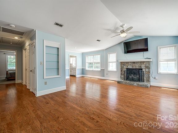 4th image of 2918 Cherry Blossom Ct