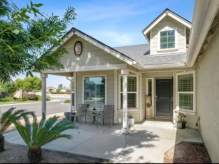 5450 N Maruyama Ave — Photo 2