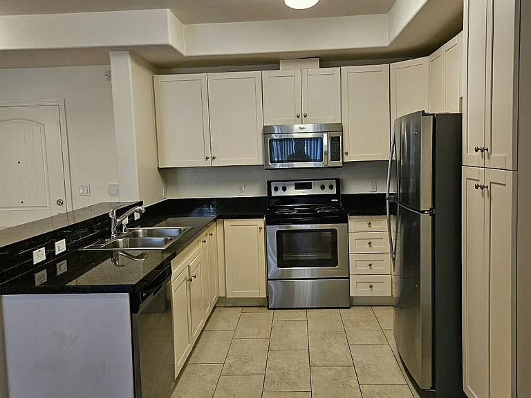 Diamond Creek Apartment — Photo 28