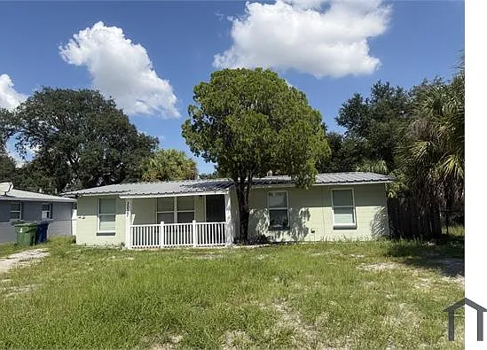 4 bed, $2,350 — Photo 1