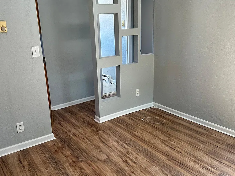 1605 Hedgerow Dr — Photo 4