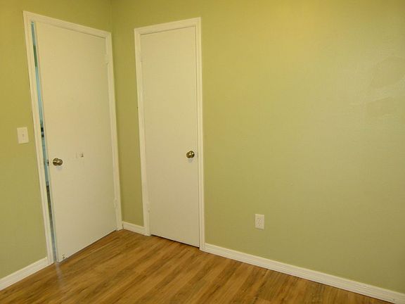 3rd image of 1041 Pine Way