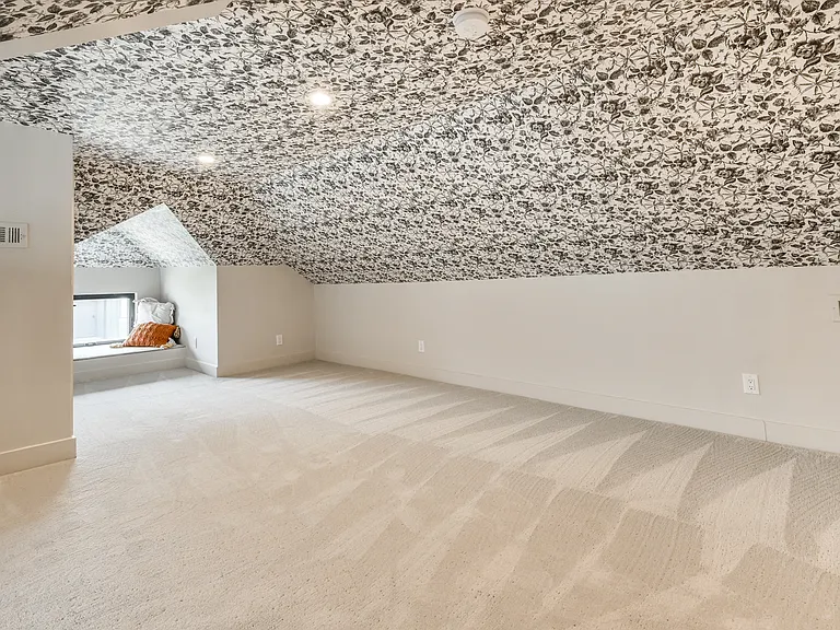 2058 Carrollton Ave — Photo 41