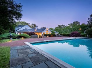 4 Kennilworth Ter, Great Neck, NY 11024