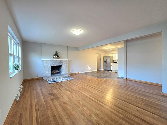 5th image of 23 Edwards Ave