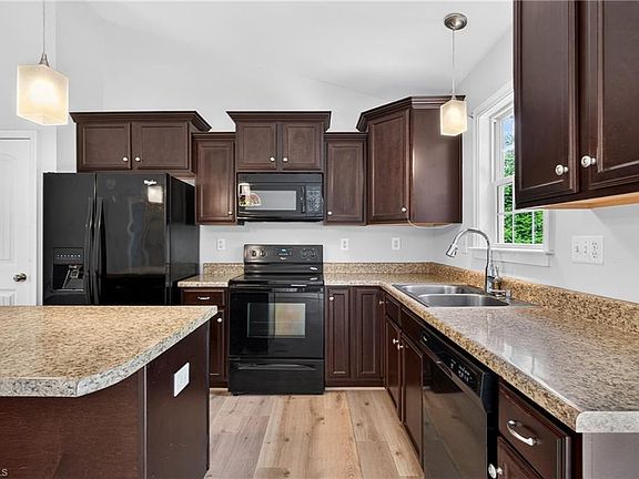 5th image of 135 Shelton Rd