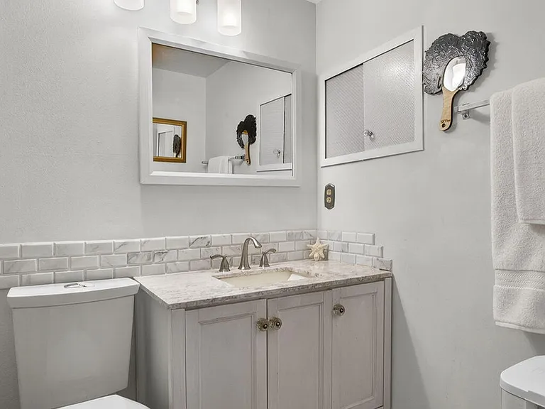 106 Camden E — Photo 27