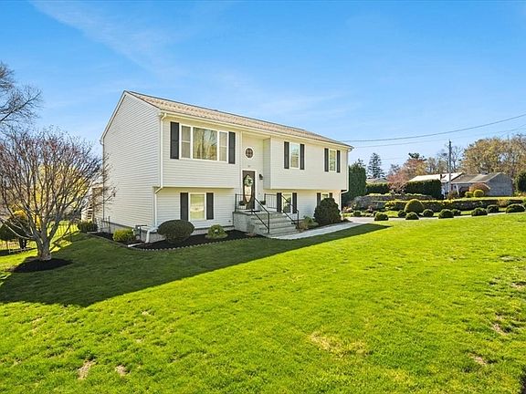 4th image of 82 Gifford Ave