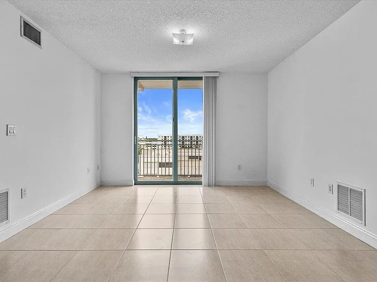 610 Clematis St #704 — Photo 11