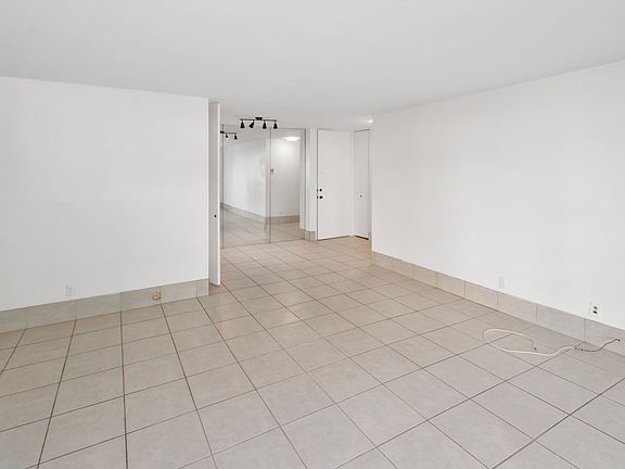 3rd image of 6455 La Jolla Blvd Unit 104