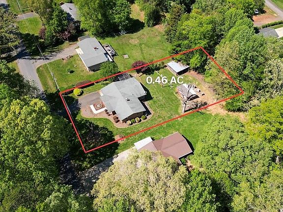 4th image of 126 Lyn Ave