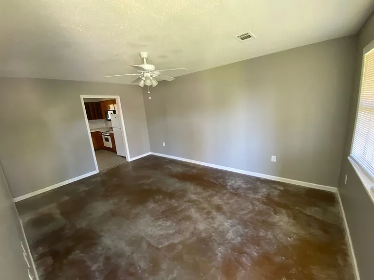 1321 Bruce St — Photo 3