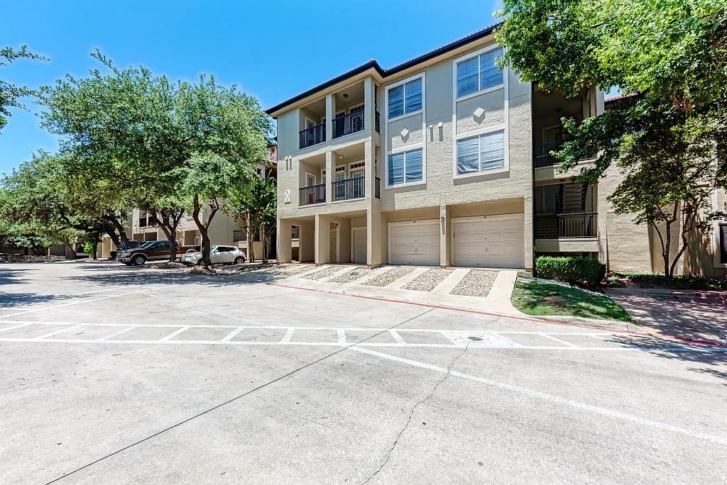2 bed, 2.0 bath, 1022 sqft, $2,000 — Photo 2