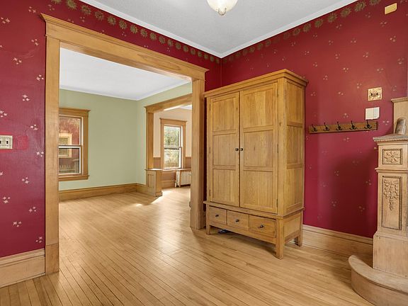 5th image of 207 W 34th St