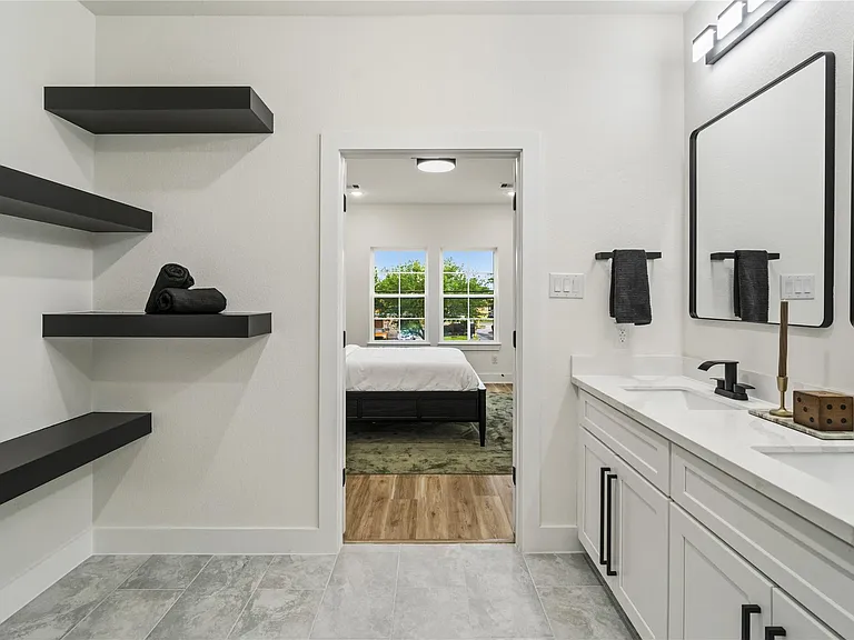 4661 Phlox St #B — Photo 6