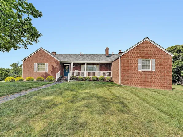 5040 Pleasant Hill Dr, Roanoke, VA 24018