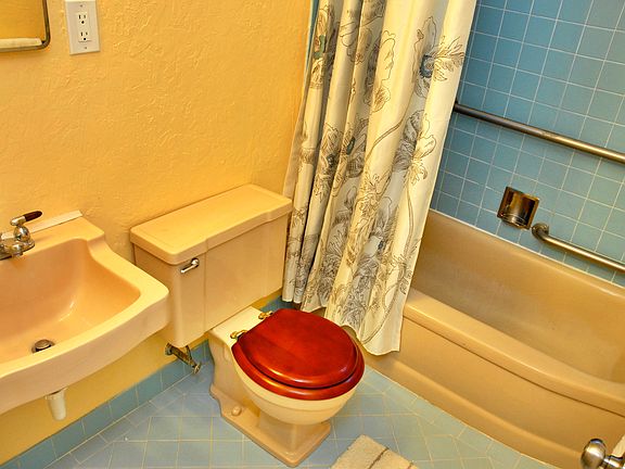 5th image of 2921 Crestmoor Dr
