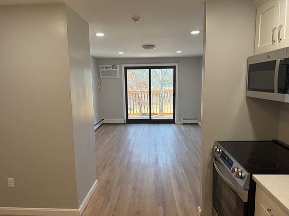 5th image of 9 Lancelot Ct APT 24
