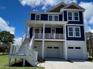 8124 Lakeview Dr, Wilmington, NC 28412