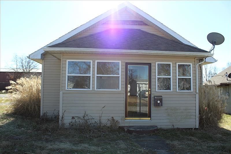 1st image of 422 W Trusler St