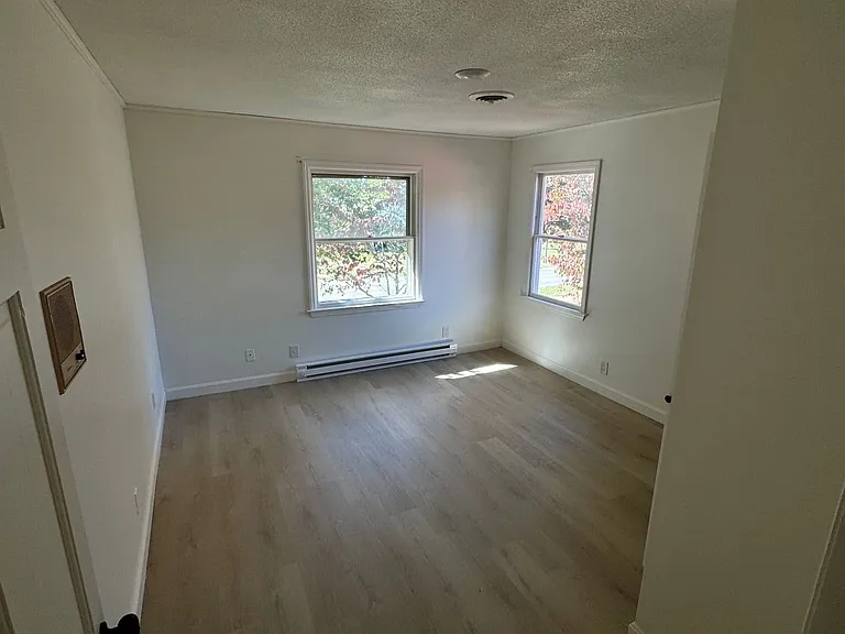 307 S Hill St — Photo 9