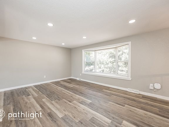 3rd image of 4613 Woodbury Dr