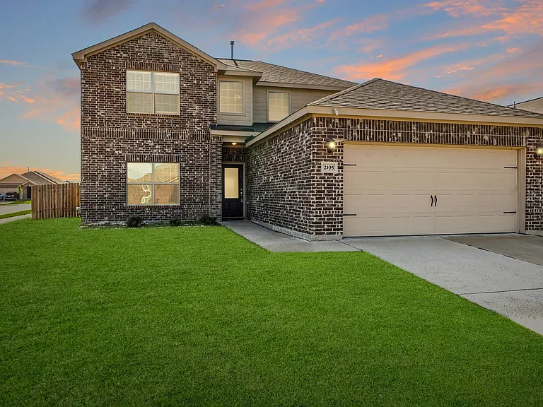 2105 Yarbrough Dr — Photo 1