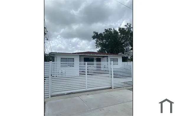 Building Photo - 2467 NW 95th Ter #A