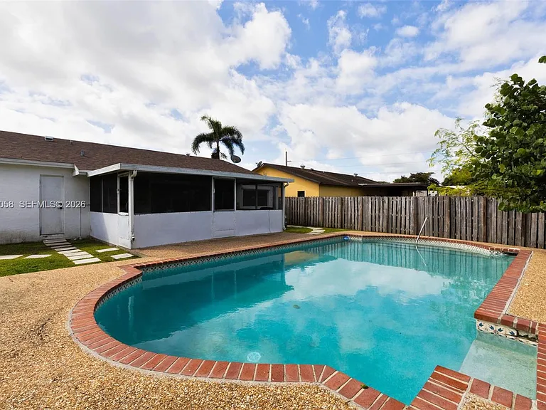 11145 NW 27th St — Photo 15