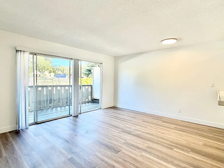 Alameda Apartments — Photo 5