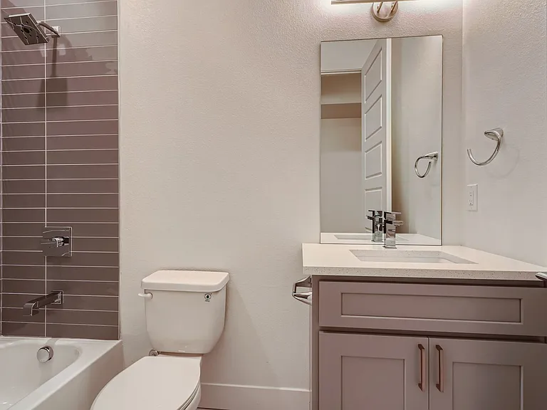 Brand New 3b/3.5bth Townhomes in the Heart of Park Hill. — Photo 19