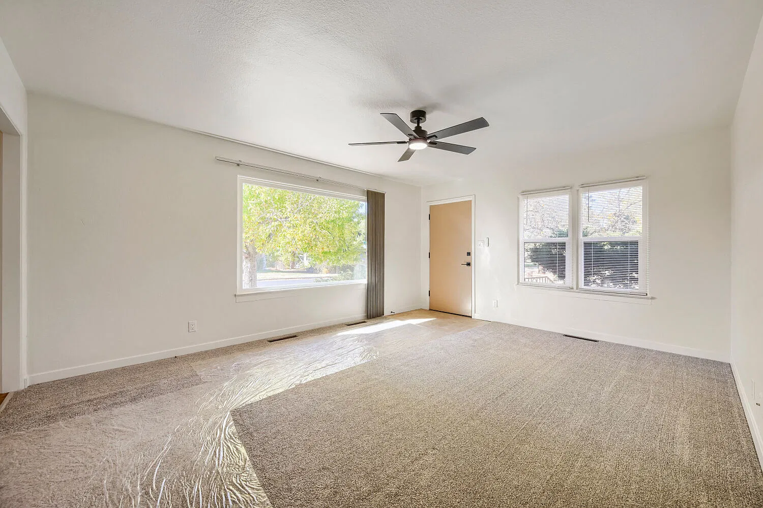 3 bed, 1200 sqft, $2,050 — Photo 2