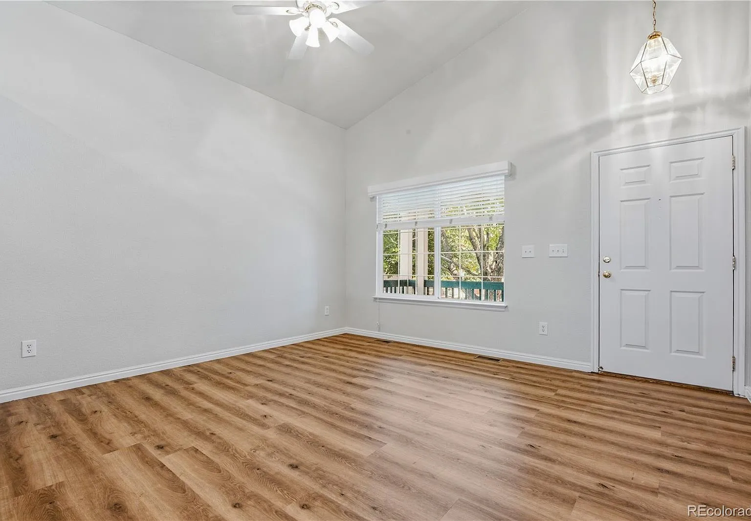 3 bed, 2.5 bath, 1422 sqft, $3,000 — Photo 2