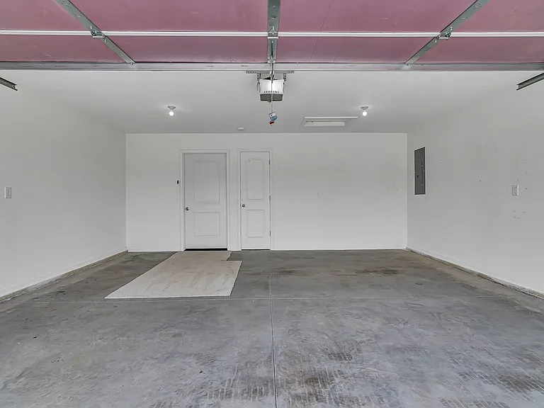 170 Travis St — Photo 16