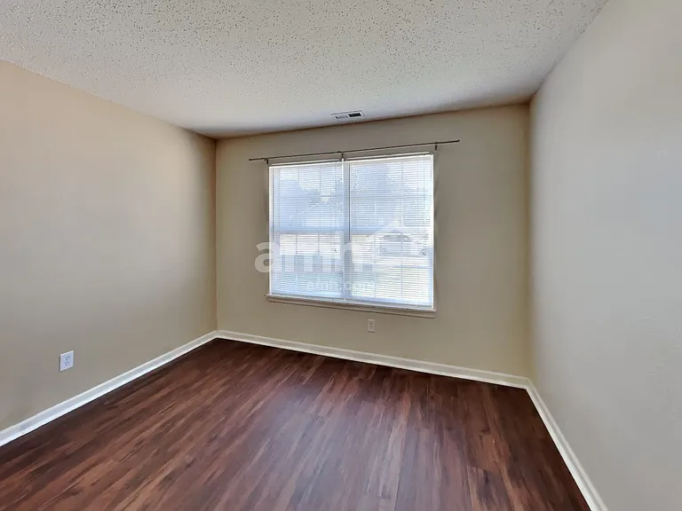 9734 Thomas Ln — Photo 15