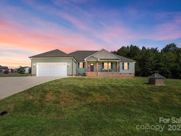 3482 Storybrook Ln, Sherrills Ford, NC 28673