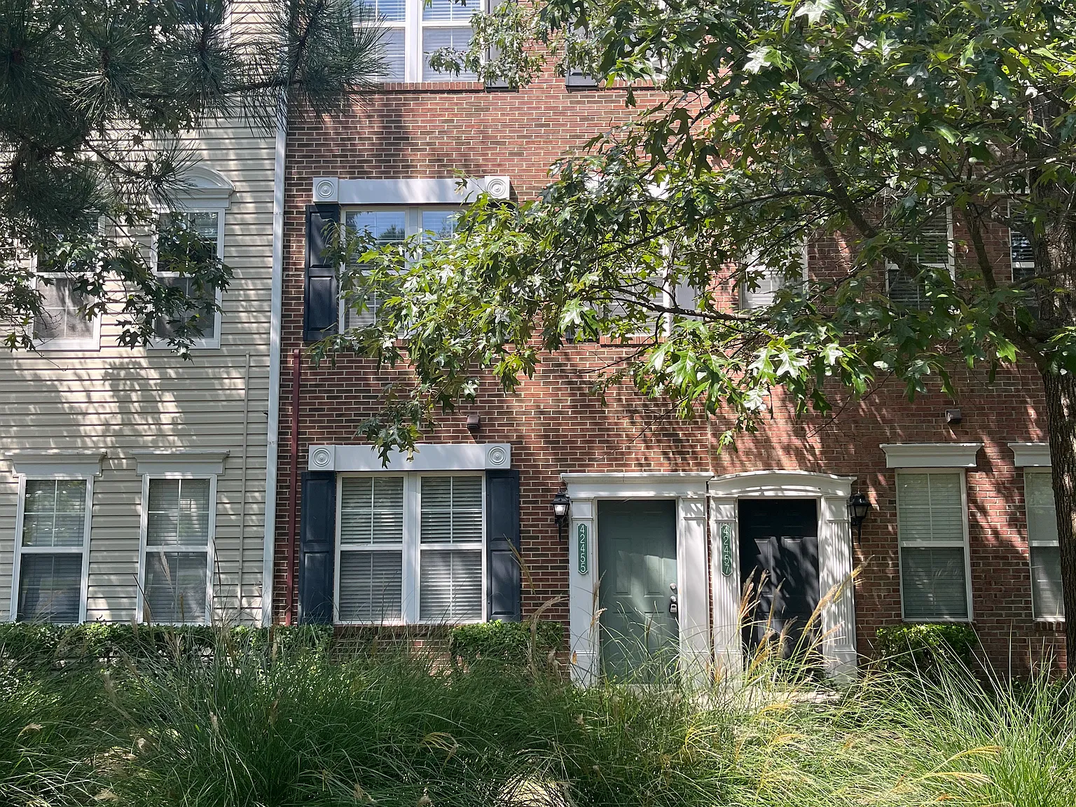 2 bed, 2.5 bath, 1438 sqft, $2,600 — Photo 2