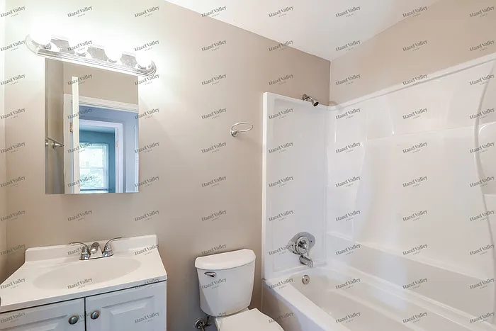 660 Brookstone Dr — Photo 10