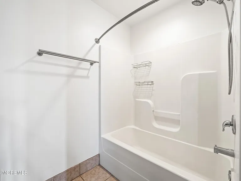81 Sheridan St — Photo 14