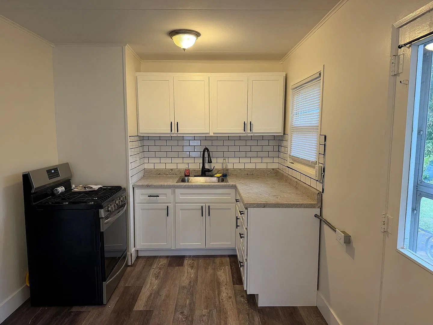 Charming 3BR House in Belleville — Photo 2