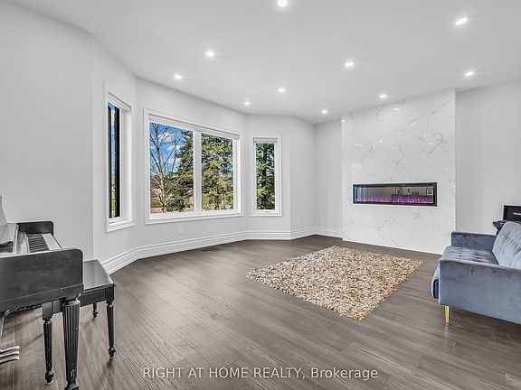 3rd image of 1092 Stonehaven Ave