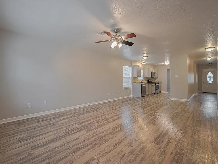 5009 Willow Point Dr — Photo 6