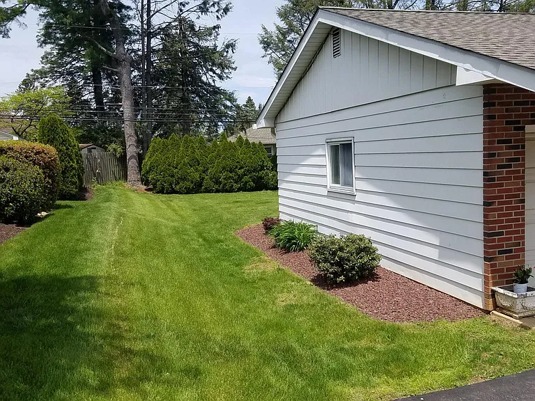 Mosser Dr — Photo 9