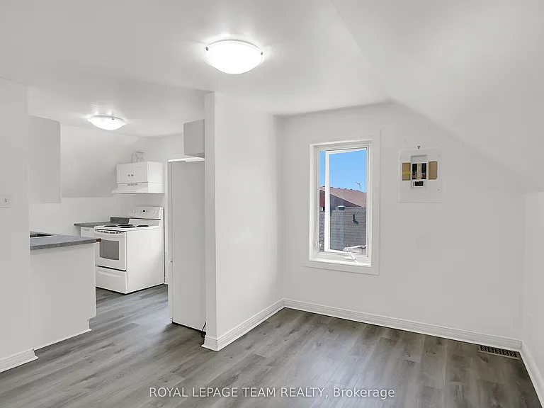 4 Eccles St #5 — Photo 17