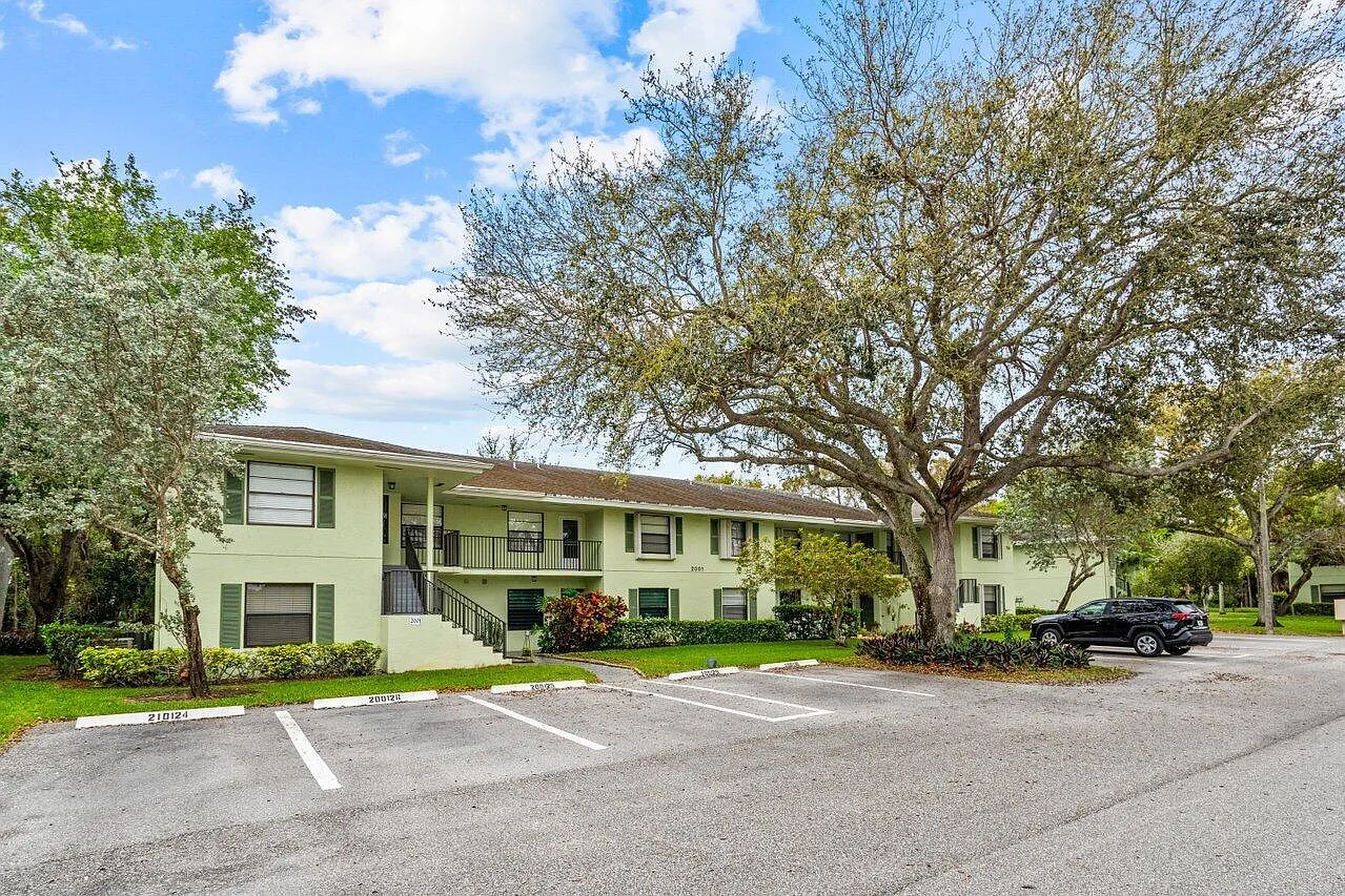 3 bed, 2.0 bath, 1400 sqft, $4,000 — Photo 2