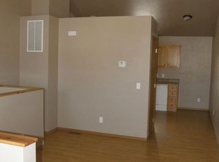 637 W Meadowview Dr, Nixa, MO 65714
