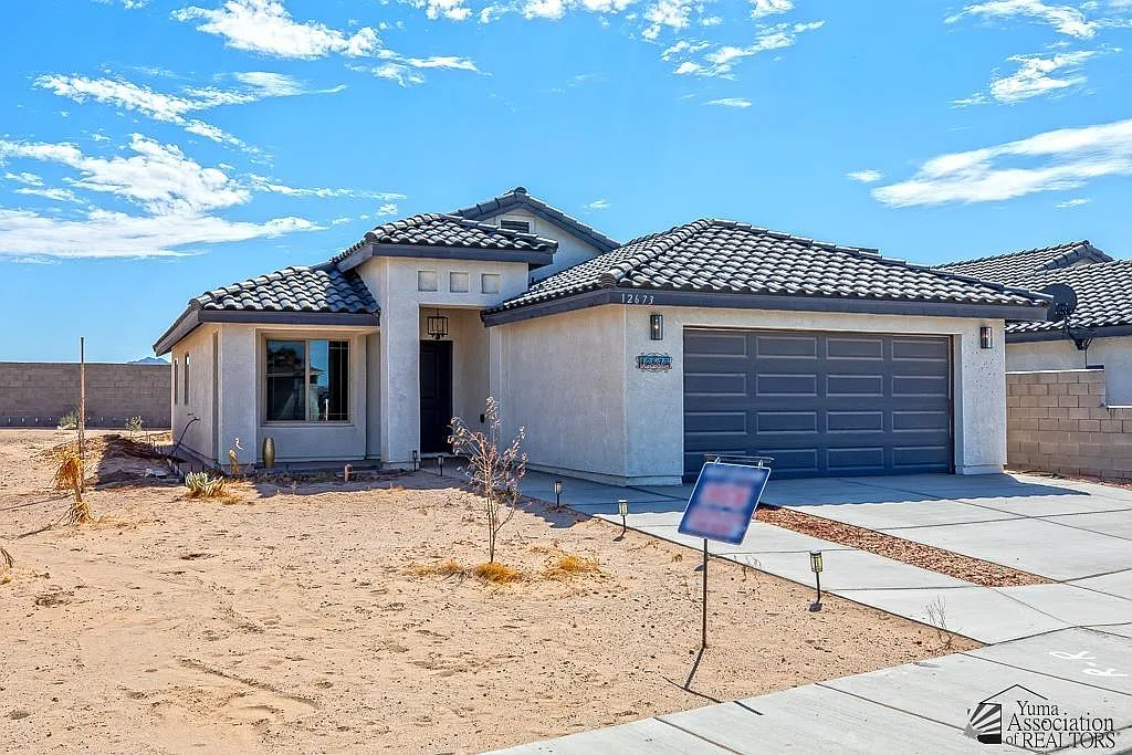 3 bed, 2.0 bath, 1179 sqft, $2,000 — Photo 2