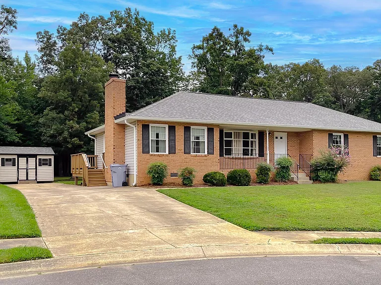 109 Morris Dr — Photo 2