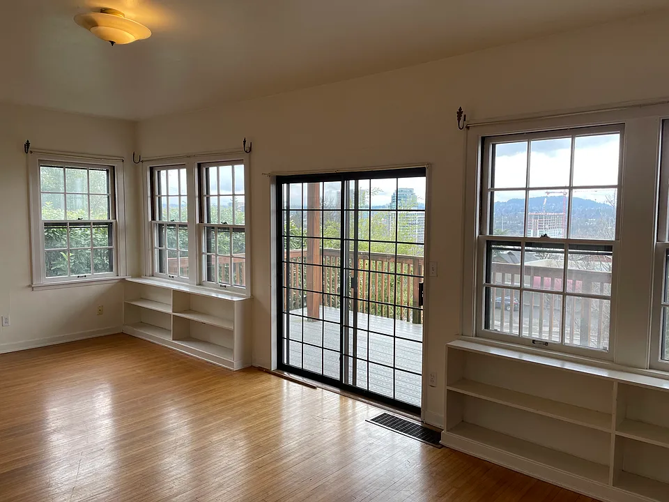 4126 SW View Point Ter #B